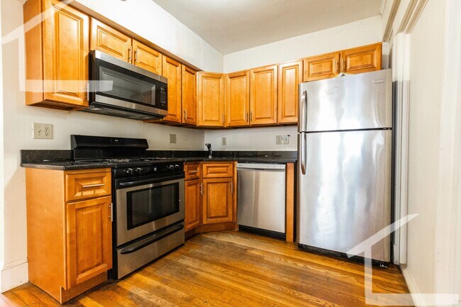 237 Freeman St in Brookline, MA - Building Photo - Building Photo