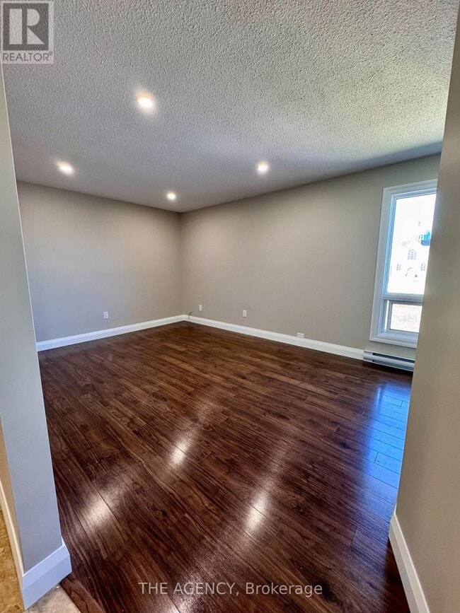 62 Bloor St E in Oshawa, ON - Building Photo - Building Photo
