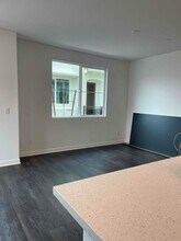 5301 E Commerce Way in Sacramento, CA - Building Photo - Building Photo