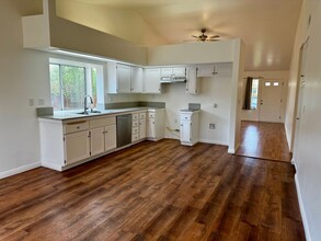 2204 Mark Ave in Palmdale, CA - Building Photo - Building Photo