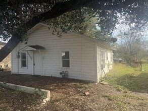 1002 E Pearl St in Stephenville, TX - Building Photo - Building Photo