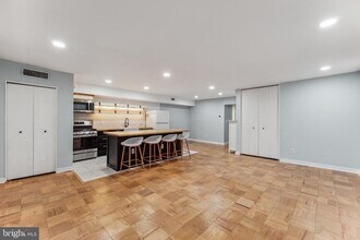 7513 Spring Lake Dr in Bethesda, MD - Foto de edificio - Building Photo
