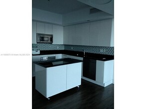 92 SW 3rd St, Unit 512 in Miami, FL - Building Photo - Building Photo