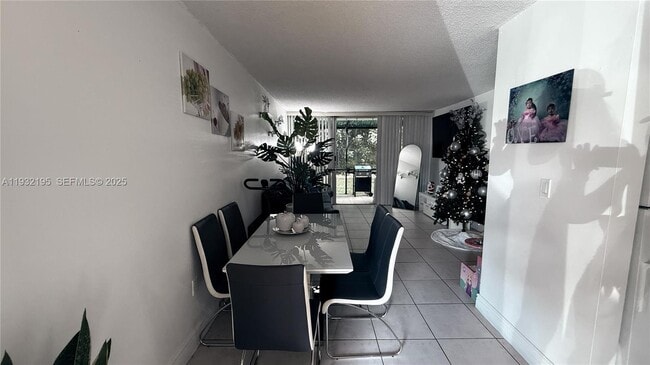 8860 Fontainebleau Blvd in Miami, FL - Building Photo - Building Photo