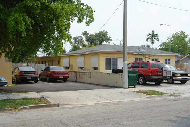 1055 NW 6th St in Miami, FL - Building Photo - Building Photo