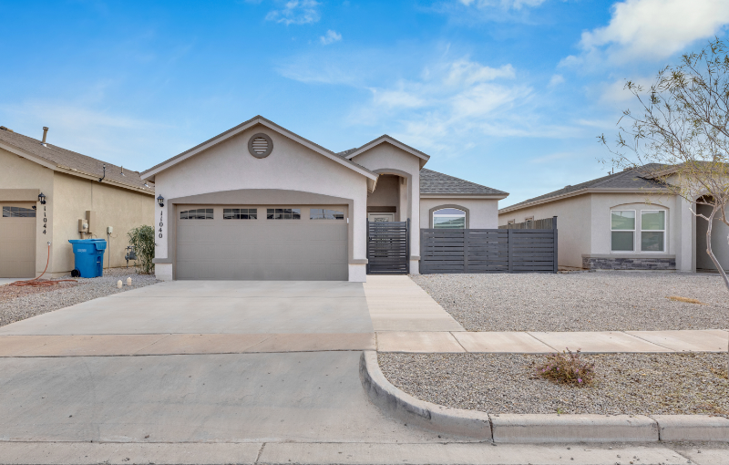 11040 Gem Valley Rd in Socorro, TX - Building Photo