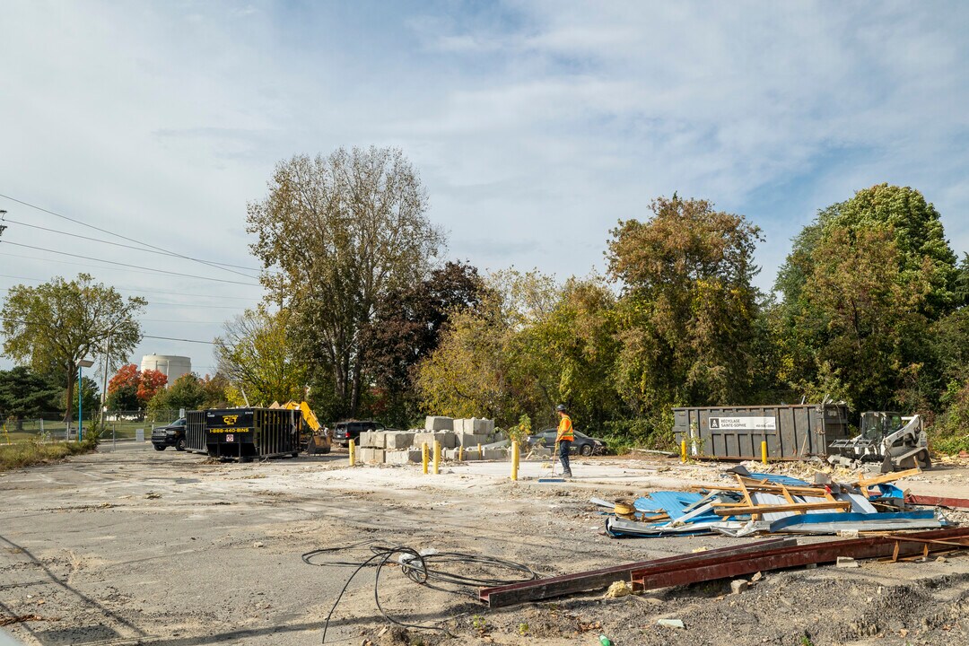 1649 Montreal Rd in Ottawa, ON - Building Photo