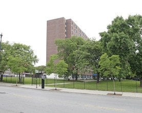 Edith Spurlock Sampson Apartments in Chicago, IL - Building Photo - Building Photo