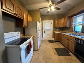 122 E Pleasant St in Rockwell City, IA - Building Photo - Building Photo