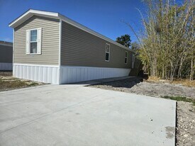 1053 Myakka Dr in North Fort Myers, FL - Building Photo