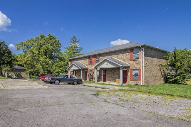 Cedar Ridge Apartments in Woodbury, TN - Foto de edificio - Building Photo