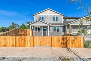 1125 Annalise St in Central Point, OR - Building Photo