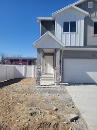 715 N 160 E in Tooele, UT - Foto de edificio - Building Photo