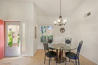 636 Windsor Sq, Unit 102 in Naples, FL - Building Photo - Building Photo