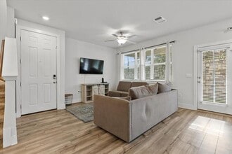 7103 Terrazzo Cottage Ln in Austin, TX - Building Photo - Building Photo