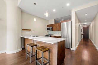43 Westland Ave, Unit 202 in Boston, MA - Foto de edificio - Building Photo