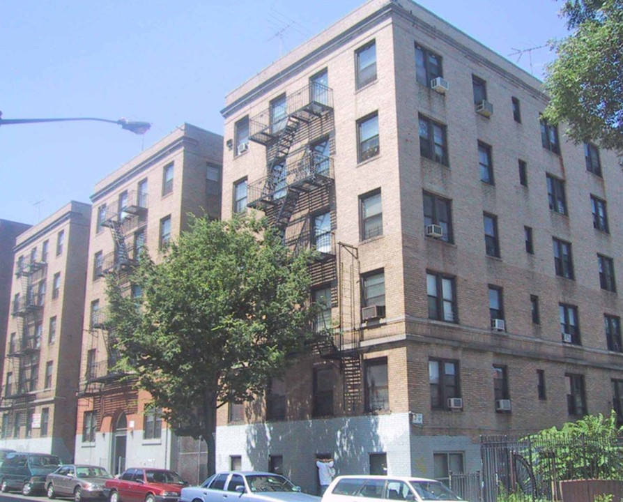 2525 Morris Ave in Bronx, NY - Foto de edificio