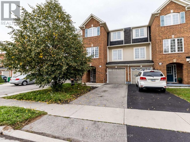 31 Decker Hollow Cir in Brampton, ON - Building Photo - Building Photo
