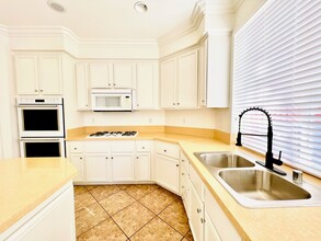 9503 Shadowgrove Dr in Rancho Cucamonga, CA - Foto de edificio - Building Photo