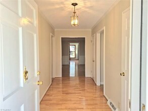 3041 Forest Line Dr in Clemmons, NC - Foto de edificio - Building Photo