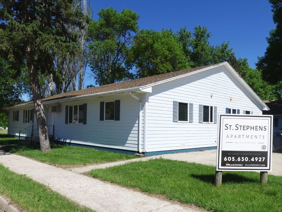 St. Stephen's Apartments in Bridgewater, SD - Foto de edificio