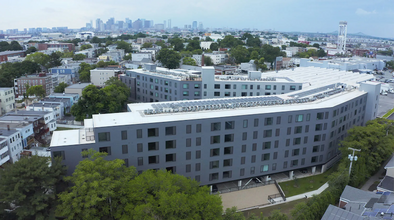 144 Addison St in Boston, MA - Foto de edificio - Building Photo