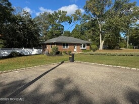 196 Willow Dr in Jackson Township, NJ - Building Photo