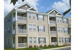 The Glenns at Elon in Burlington, NC - Building Photo