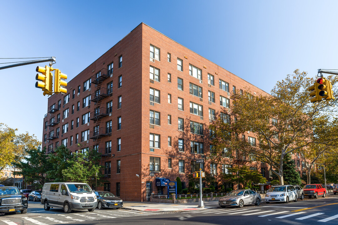 415 Beverly Rd in Brooklyn, NY - Building Photo