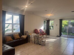 2468 Timber Forest Dr in Haverhill, FL - Foto de edificio - Building Photo