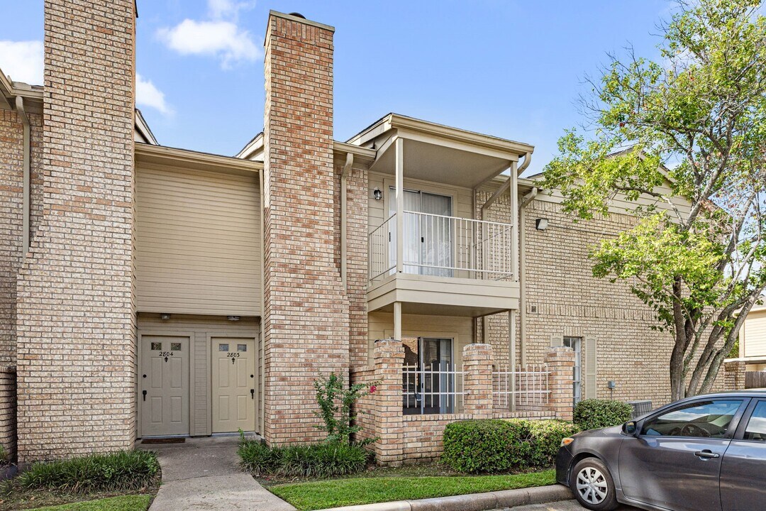 1515 Sandy Springs Rd in Houston, TX - Building Photo
