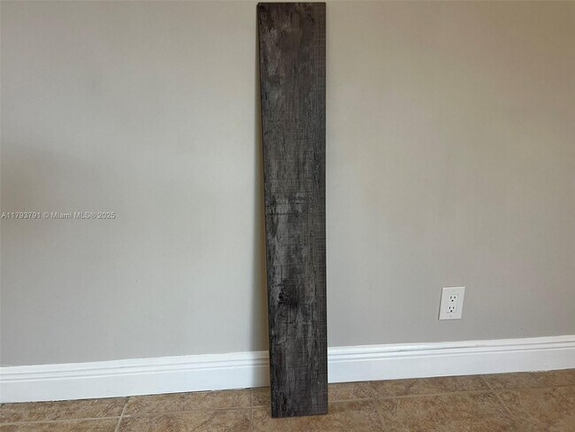 451 Springdale Cir in Palm Springs, FL - Building Photo - Building Photo