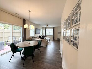 410 Oakstone Trl in Chesapeake, VA - Foto de edificio - Building Photo