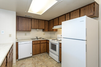 BRIARWOOD in Fresno, CA - Building Photo - Interior Photo