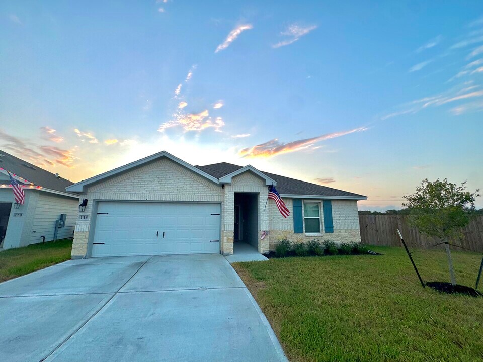 133 Antigua Dr in Rockport, TX - Building Photo