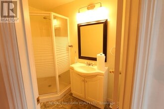 8 Meadowland Ave in Barrie, ON - Building Photo - Building Photo