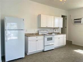 150 E Madeira Ave in Madeira Beach, FL - Building Photo - Building Photo
