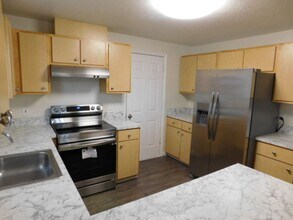 3018 Hollyridge in Salem, OR - Building Photo - Building Photo
