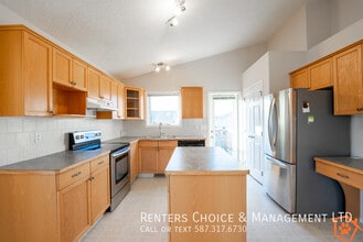 115 Riverbrook Close W in Lethbridge, AB - Building Photo - Building Photo