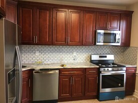 126 Wade St in Jersey City, NJ - Building Photo