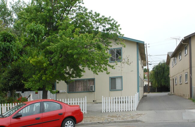 429 Osgood Ct in San Jose, CA - Foto de edificio - Building Photo