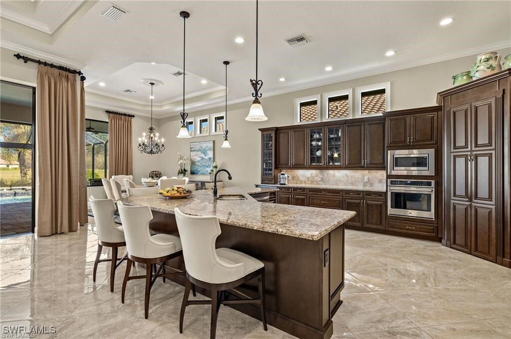 12449 Lockford Ln in Naples, FL - Foto de edificio
