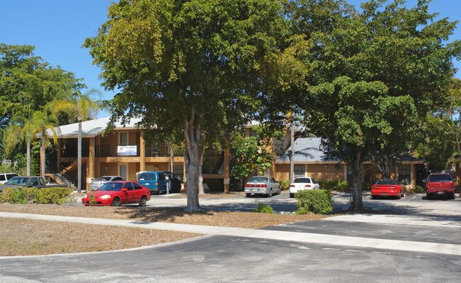 Boca Heights Apartments in Boca Raton, FL - Foto de edificio - Building Photo
