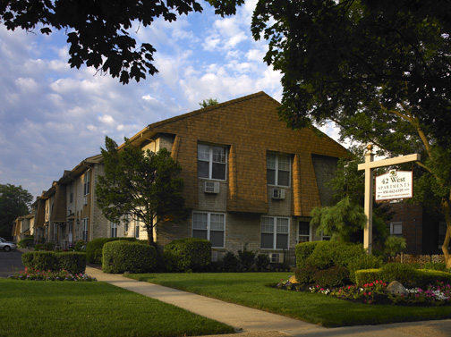 42 West in Merchantville, NJ - Foto de edificio - Building Photo