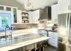 11 Post Crossing in East Quogue, NY - Building Photo - Building Photo