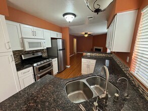 10041 Dove Ridge Dr in Las Vegas, NV - Building Photo - Building Photo
