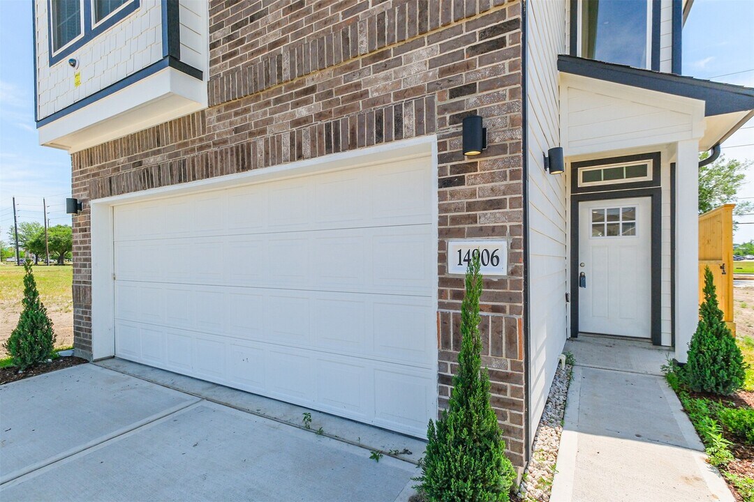 14906 Eagle feather ct. in Houston, TX - Building Photo