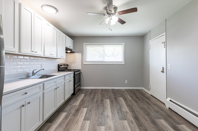 Wickham Gardens Condominiums in East Hartford, CT - Foto de edificio - Interior Photo