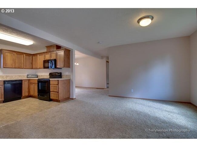 17223 SE Woodward Ct in Portland, OR - Building Photo - Building Photo