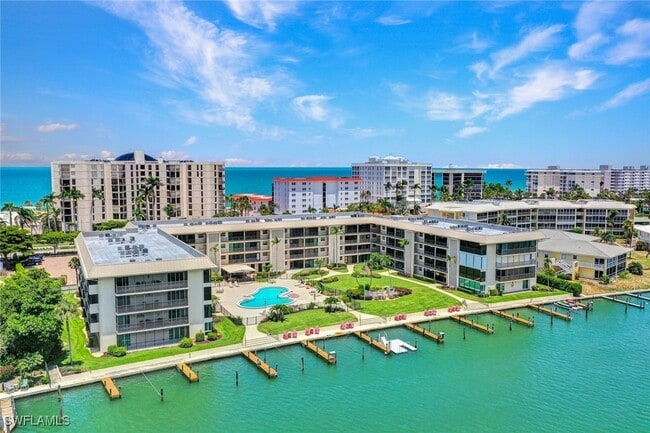property at 3200 Gulf Shore Blvd N